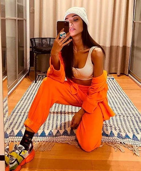 izlandada-sevgilisi-thor-saevarssonla-yilbasina-giren-dilan-cicek-deniz-turkiyeye-dondugune-pisman-oldu-1641495217636.jpeg Dilan Çiçek Deniz'in İzlanda tatilinin sonu kötü bitti! Türkiye'ye dönüşünde şoke eden sürpriz...-8