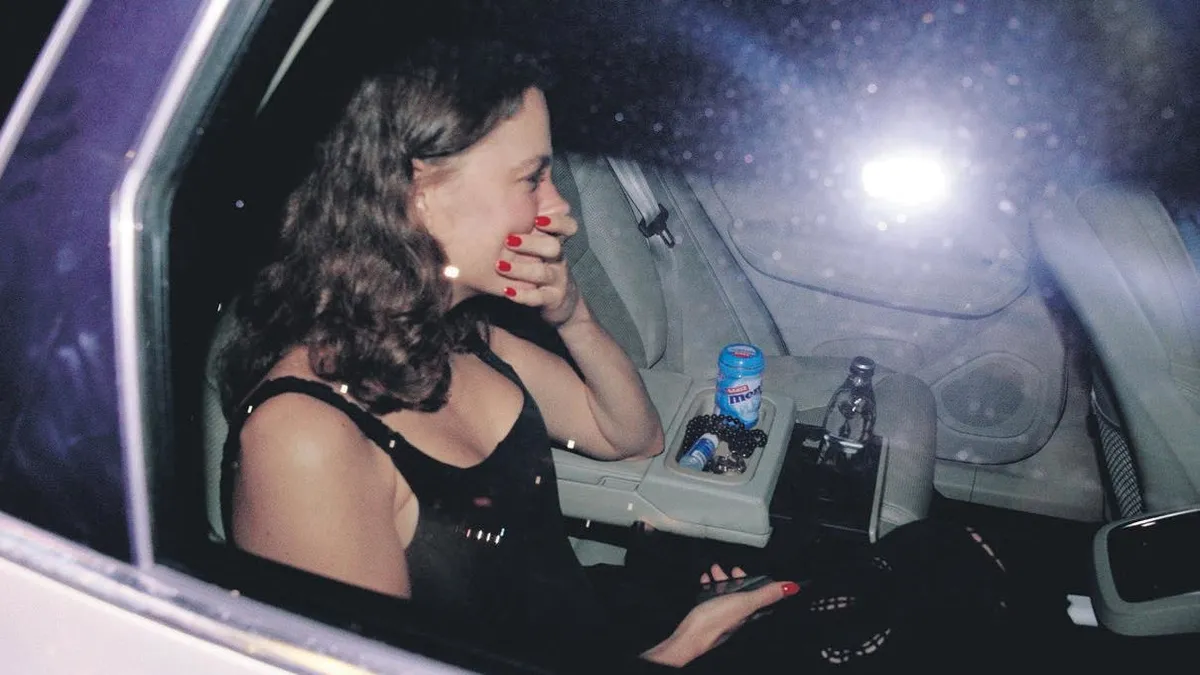 Ünlü oyuncu Serenay Sarıkaya makyajsız kameralara yakalandı!