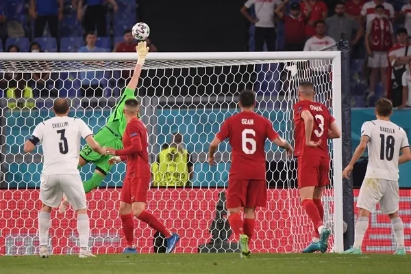 ugurcan-cakir-turkiye-italya-macinda-devlesti-euro-2020-haberleri-1623441836880.jpg Uğurcan Çakır Türkiye İtalya maçında devleşti | EURO 2020 haberleri-1