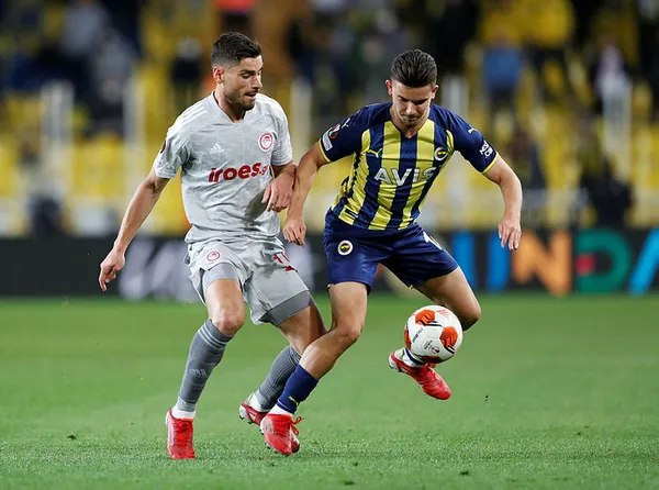 fenerbahce-transferde-tarihi-calim-yemek-uzere-galatasaray-ferdi-kadioglu-icin-devrede-1635670966508.jpg Fenerbahçe transferde tarihi çalım yemek üzere! Galatasaray Ferdi Kadıoğlu için devrede...-4