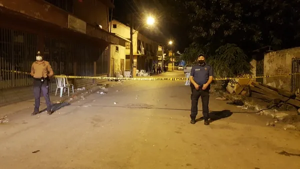 sarhos-maganda-sunnet-dugununde-rastgele-ates-acti-1-cocuk-1-kadin-oldu-8-kisi-yaralandi-1626043854398.jpg Sarhoş maganda sünnet düğününde rastgele ateş açtı: 1 çocuk ile 1 kadın öldü, 8 kişi yaralandı-4