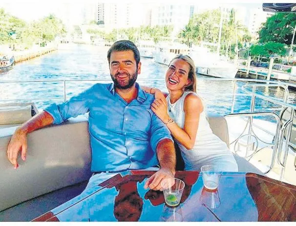 beyaz-turkler-miamiye-akin-etti-gizemli-bir-isim-yeni-tamamlanan-rezidansin-cati-katina-17-milyon-dolar-odedi-1648420579704.jpeg Beyaz Türkler Miami’ye akın etti! Gizemli bir isim yeni tamamlanan rezidansın çatı katına 17 milyon dolar ödedi-3