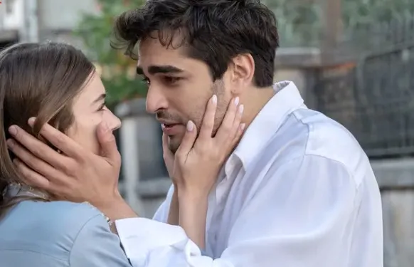 yali-capkinini-sah-mat-edecek-ayrilik-hikaye-komple-degisiyor-1711633049572.jpg Yalı Çapkını'nı şah mat edecek ayrılık! Hikaye komple değişiyor-7