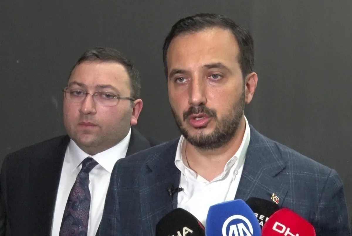 uskudarda-sandik-karisti-6-chpli-cumhur-ittifaki-adayina-oy-verdi-sibel-tan-cetinkaya-baskan-vekili-secildi-1785932700422.jpeg Üsküdar’da sandık karıştı! 6 CHP’li Cumhur İttifakı adayına oy verdi | Sibel Tan Çetinkaya başkan vekili seçildi-6