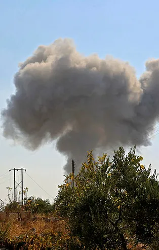 Rus savaş gemisi ve jetleri İdlib'e füzelerle saldırdı