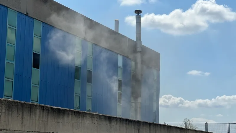 Arnavutköy'de fabrika yangını! İşçiler kıl payı kurtuldu-2