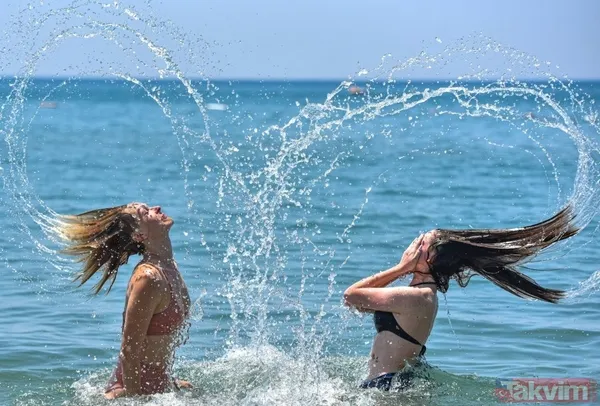 15 katlı dev ultra lüks gemi Kuşadası'nda! Esnafın yüzü güldü - 11