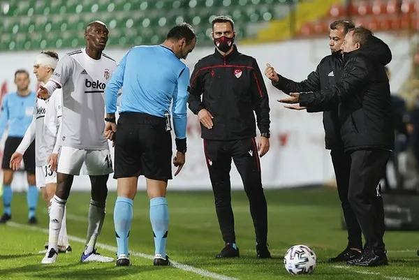 Beşiktaş Alanyaspor maçında Sergen Yalçın hakeme çok sinirlendi! "Kabadayılık mı yapıyorsun sen?"-1