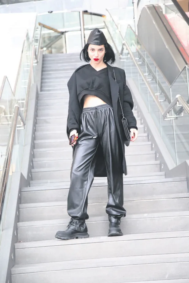 dunyaca-unlu-oyuncu-jason-statham-canakkaleye-geliyor-saklambac-haberleri-1668903134907.jpg Dünyaca ünlü oyuncu Jason Statham Çanakkale'ye geliyor | Saklambaç haberleri...-14