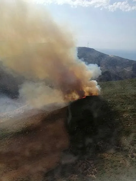 İzmir'de bir yangın daha! Bu sefer de Karaburun ilçesi alevlere teslim oldu-4