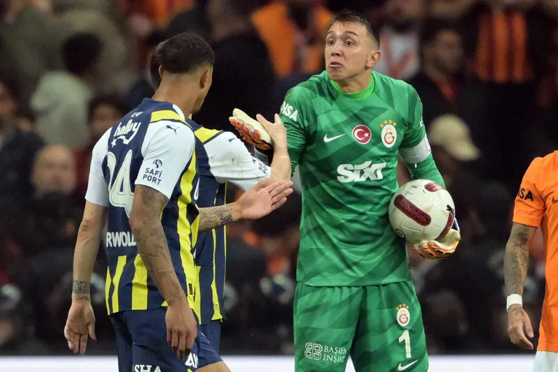 fernando-muslera-galatasaraydan-ayrilacak-mi-futbolu-birakacagi-kulubu-acikladi-1717964433250.jpg Fernando Muslera Galatasaray'dan ayrılacak mı? Futbolu bırakacağı kulübü açıkladı-6
