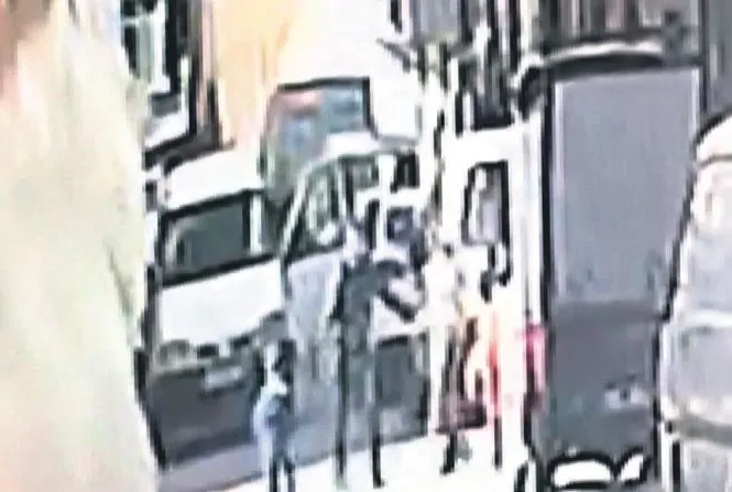 Öldüğüyle kaldı