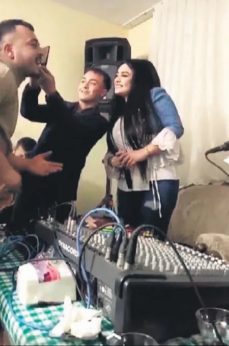 Çağla Kubat’ın ortağı Talat Aşıkoğlu koronavirüsten hayatını kaybetti | Yurttan ve dünyadan Kovid-19 haberleri-6