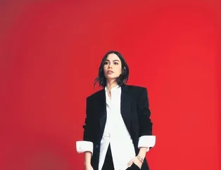 Çizmeyi aşan şöhret!