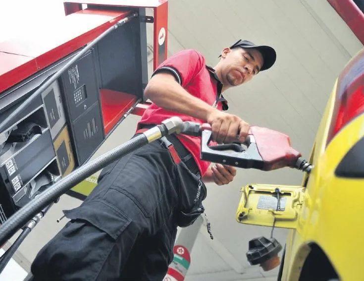 Petrol çakıldı sıra benzinde