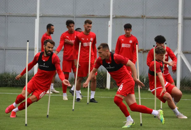 sivasspor-dinamo-batumi-maci-ne-zaman-saat-kacta-uefa-sivas-batumi-maci-hangi-kanalda-1628774069476.jpg Sivasspor Dinamo Batumi maçı ne zaman, saat kaçta? UEFA Sivas Batumi maçı hangi kanalda?-5