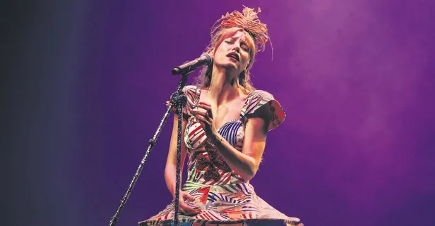 Serenay Sarıkaya'nın on parmağında on marifet! Hem şarkıcı hem oyuncu oluyor