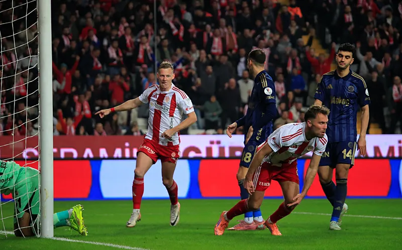 Fenerbahçe'nin eski yıldızı dönüyor! Transfer için Mourinho da devrede - 5