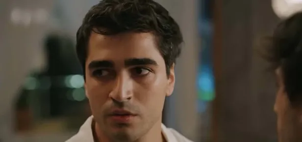 yali-capkininda-kaya-geldigine-gelecegine-bin-pisman-oldu-feritle-yumruk-yumruga-kavga-etti-ne-anlatti-karim-s-1695108037431.jpg Yalı Çapkını'nda kan gövdeyi götürdü! Ferit'in yumruğu yalıyı inletti! Halis ağa bu kez ölecek! Kaya nakavt oldu-2