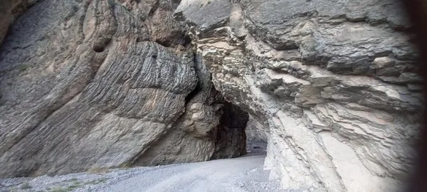 dunyanin-buzugu-artvin-yususfelinde-dagetegi-ve-gumusozu-koyunu-baglayan-ilginc-yol-dikkat-cekiyor-1633332035975.jpg 'Dünyanın büzüğü' Artvin Yusufeli'nde Dağeteği ve Gümüşözü köyünü bağlayan ilginç yol dikkat çekiyor-3