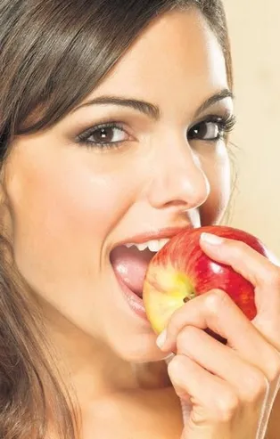 Çürük dişler sağlığımızla oynuyor! Tedavi edilmeyen çürükler birçok hastalığa sebep oluyor