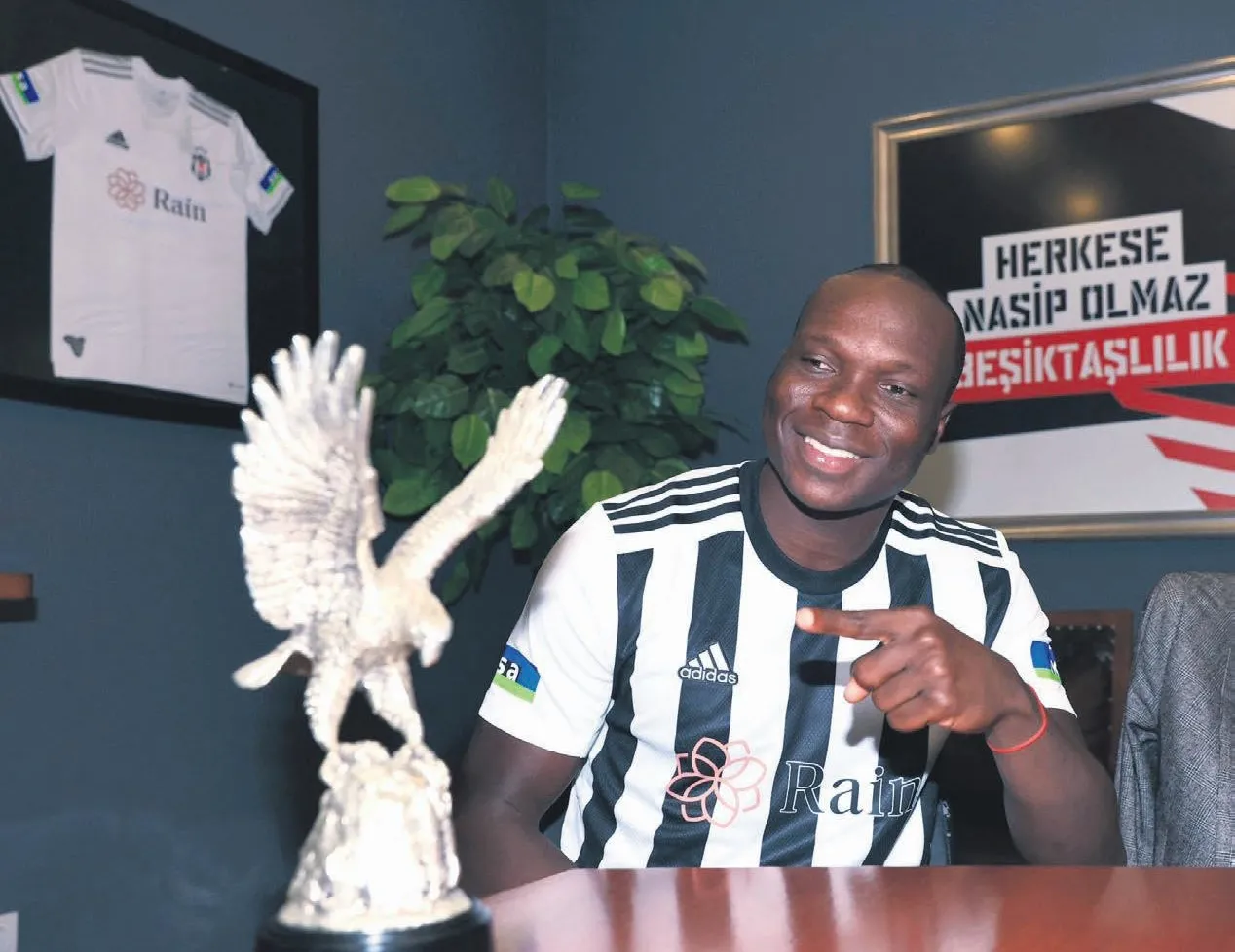 245 milyonluk kara sevda!