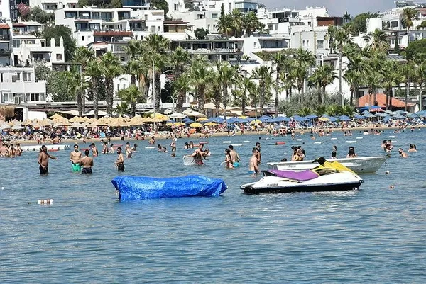 bodrumda-bayram-bereketi-en-yogun-gunleri-bayram-nufusu-1-milyona-asti-1688059530160.jpeg Bodrum'da bayram bereketi! Nüfus1 milyona ulaştı...-6