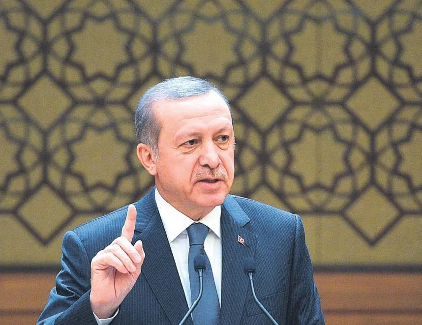 Eli kolu bağlı durmayız