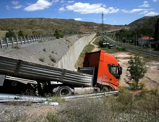 Metreler kala toprağa saplandı! Yer: Sivas