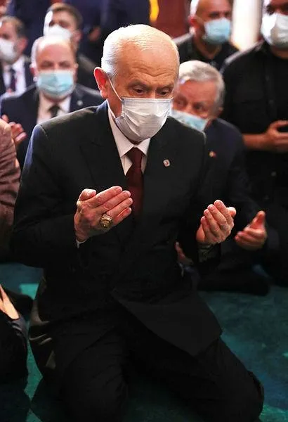 Son dakika: MHP Genel Başkanı Devlet Bahçeli’den Türk bayrağının yakılmasına sert tepki