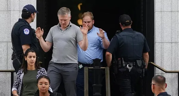 abd-kongresinde-sahte-saldiri-alarmi-bina-tahliye-edildi-1691027953428.jpeg ABD Kongresi'nde sahte saldırı alarmı: Bina tahliye edildi-2