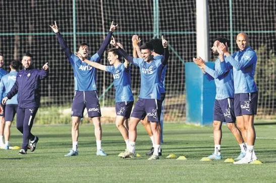 orta-sahayi-guclendirmek-isteyen-fenerbahce-ilaix-moriba-icin-harekete-gecti-1651362649331.jpeg Orta sahayı güçlendirmek isteyen Fenerbahçe Ilaix Moriba için harekete geçti-2