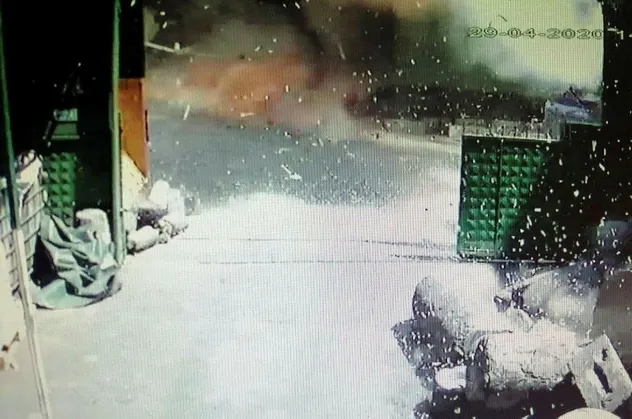 Son dakika: İstanbul Pendik'te ham madde deposunda gerçekleşen patlama anı kamerada