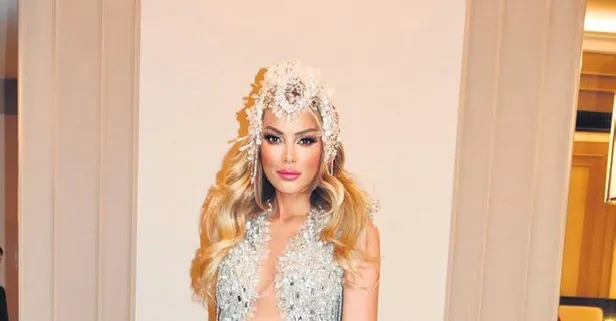 Petek Dinçöz sahne kıyafetiyle herkesi mest etti!