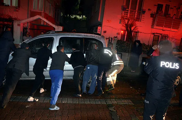İstanbul'da yangın paniği! Hatalı park müdahaleyi engelledi