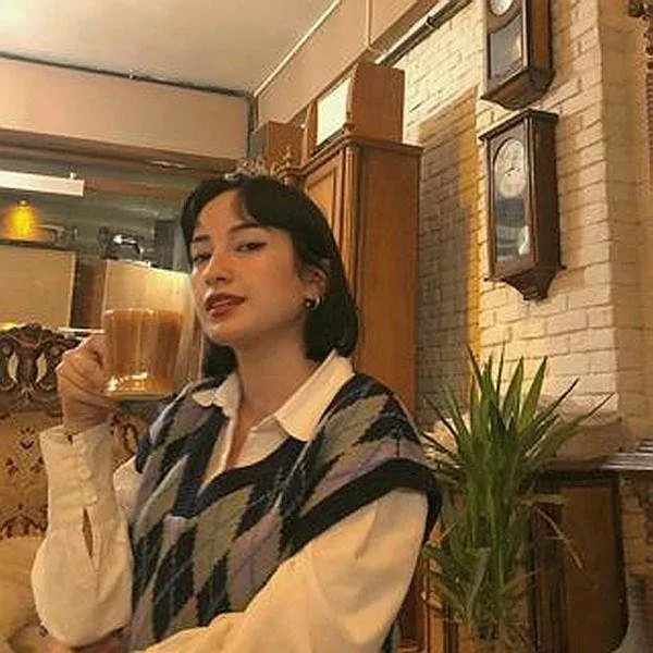 Isparta'da başıboş sokak köpeklerinden korkup yola atlayan 20 yaşındaki Rabia Kallı hayatını kaybetti-2