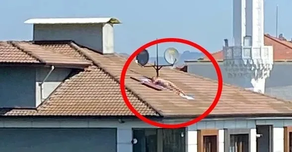 Polisler şaşkına döndü! Düzce'de Çatıda çırılçıplak güneşlenmişti, bakın kim çıktı! Aklını peynir ekmekle yemiş!-3