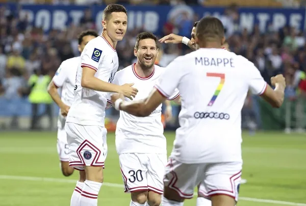 psgde-lgbt-formasi-krizi-musluman-futbolcu-idrissa-gana-gueye-lgbt-formasini-cikarip-atti-1652716610971.jpg PSG'de LGBT forması krizi! Müslüman futbolcu Idrissa Gana Gueye LGBT formasını çıkarıp attı-3