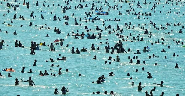 Çeşme’de nüfus 1 milyonu aştı! Denizde bile adım atacak yer kalmadı