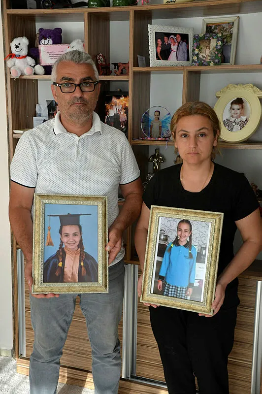 antalyada-sokak-kopeklerinden-kacarken-kamyonun-altinda-kalan-ve-olen-mahranin-ailesi-basibos-kopekler-toplans-1656940567203.jpg Antalya'da sokak köpeklerinden kaçarken kamyonun altında kalan ve ölen Mahra'nın ailesi: Başıboş köpekler toplansın-6