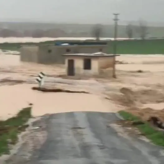 Şanlıurfa’da yollar göle döndü