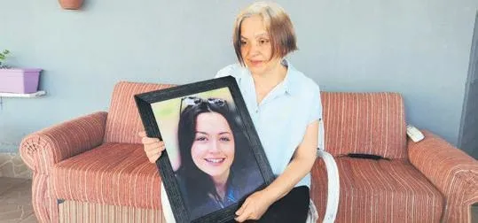 Özgür Arduç tarafından bıçaklanarak öldürülen Ceren Özdemir'in hayatı kitaplaştırıldı-1