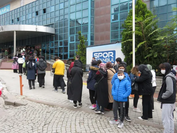 tarih-bunu-yazar-2021-yilinda-chp-donemi-istanbulu-istanbulkart-icin-yagmur-altinda-kuyruk-1633250922719.jpg Tarih bunu yazar! 2021 yılında CHP dönemi İstanbulu: İstanbulkart için yağmur altında kuyruk-6