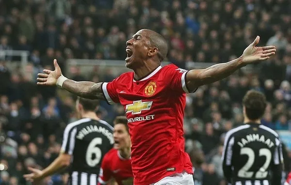 Fenerbahçe Ashley Young'ı bitiriyor!-9