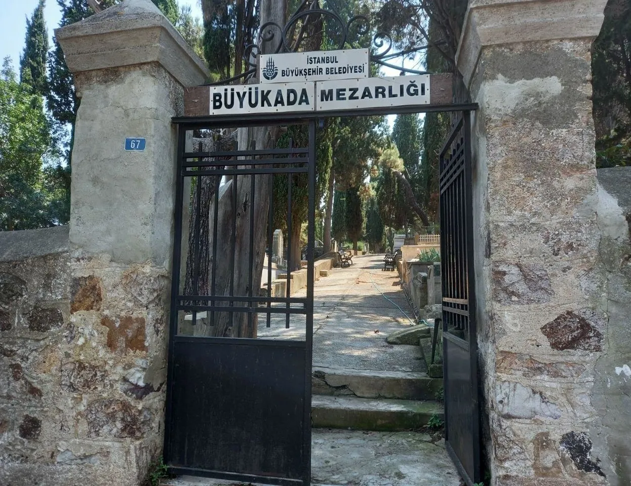 İBB’den kaçak mezarlık