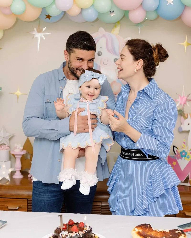 Yıldız Çağrı Atiksoy ve Berk Oktay’dan romantik kare!-2