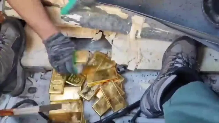 İçişleri Bakanı Ali Yerlikaya paylaştı! Van'da kaçakçılık operasyonu: 88 kilogram külçe altın ele geçirildi
