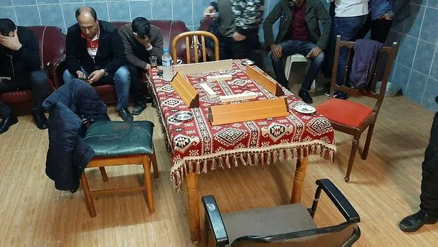 mersinde-pes-dedirten-olay-hamami-kumarhaneye-cevirmisler-1585253519291.jpeg Mersin'de 'pes' dedirten olay! Hamamı kumarhaneye çevirmişler-1