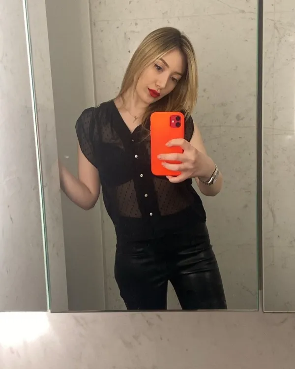 yasmin-erbil-vucudunu-saran-ultra-minisiyle-dikkat-cekti-mehmet-ali-erbilin-biricik-kizi-sosyal-medyaya-damga-1656438150768.jpg Yasmin Erbil vücudunu saran ultra minisiyle dikkat çekti! Mehmet Ali Erbil’in biricik kızı sosyal medyaya damga vurdu! Fit haliyle...-2