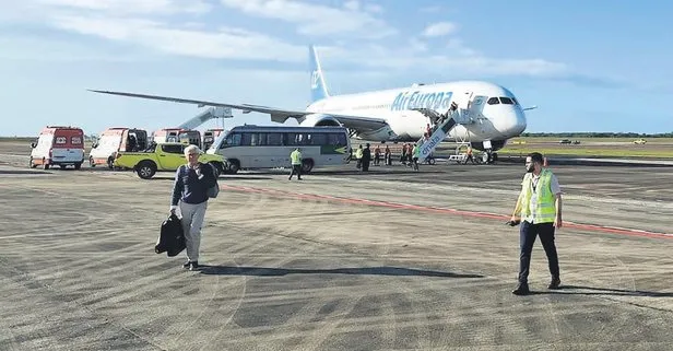 İspanya-Uruguay seferini yapan yolcu uçağı türbülansa girdi: 30 yolcu yaralandı